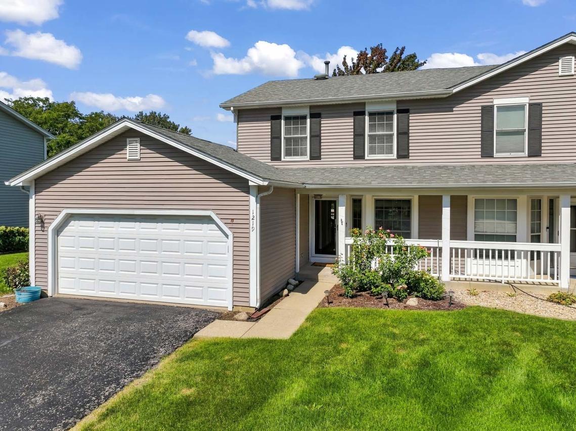 1219 Oak Ridge Dr., Streamwood, IL 60107