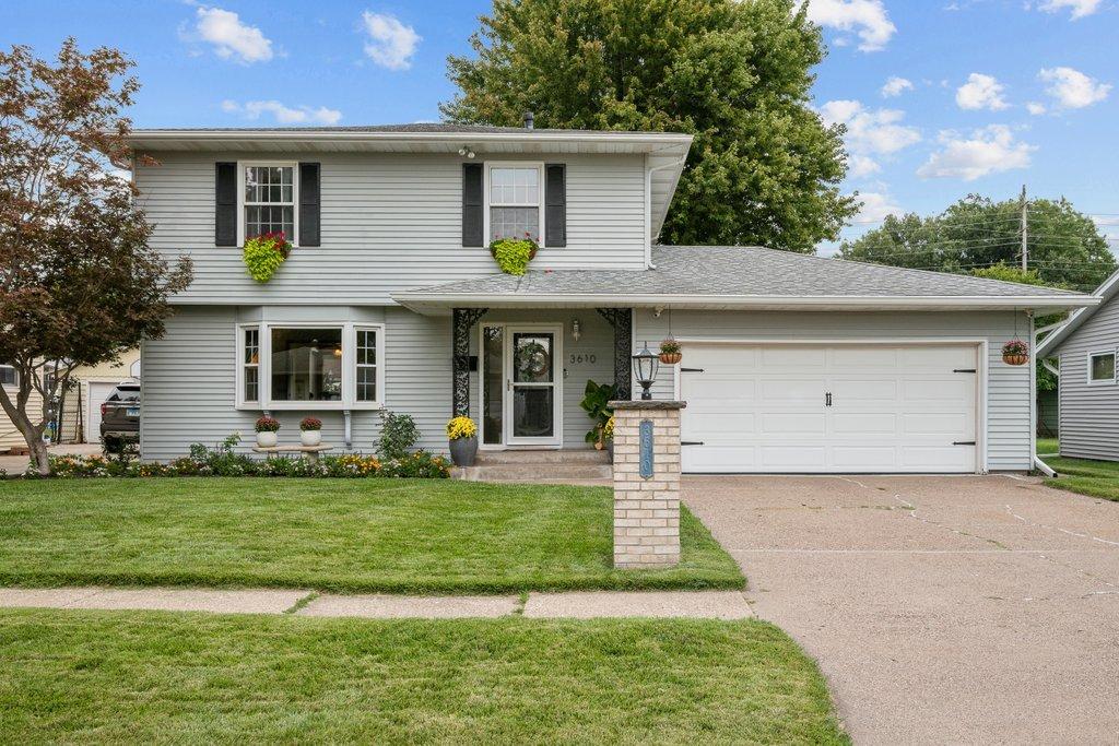 3610 37th St., Moline, IL 61265