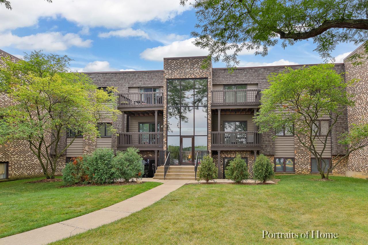 1464 Stonebridge Cir. #E3, Wheaton, IL 60189