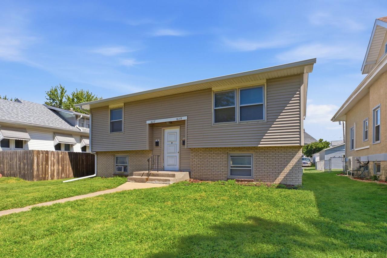 1617 29 1/2 St., Rock Island, IL 61201