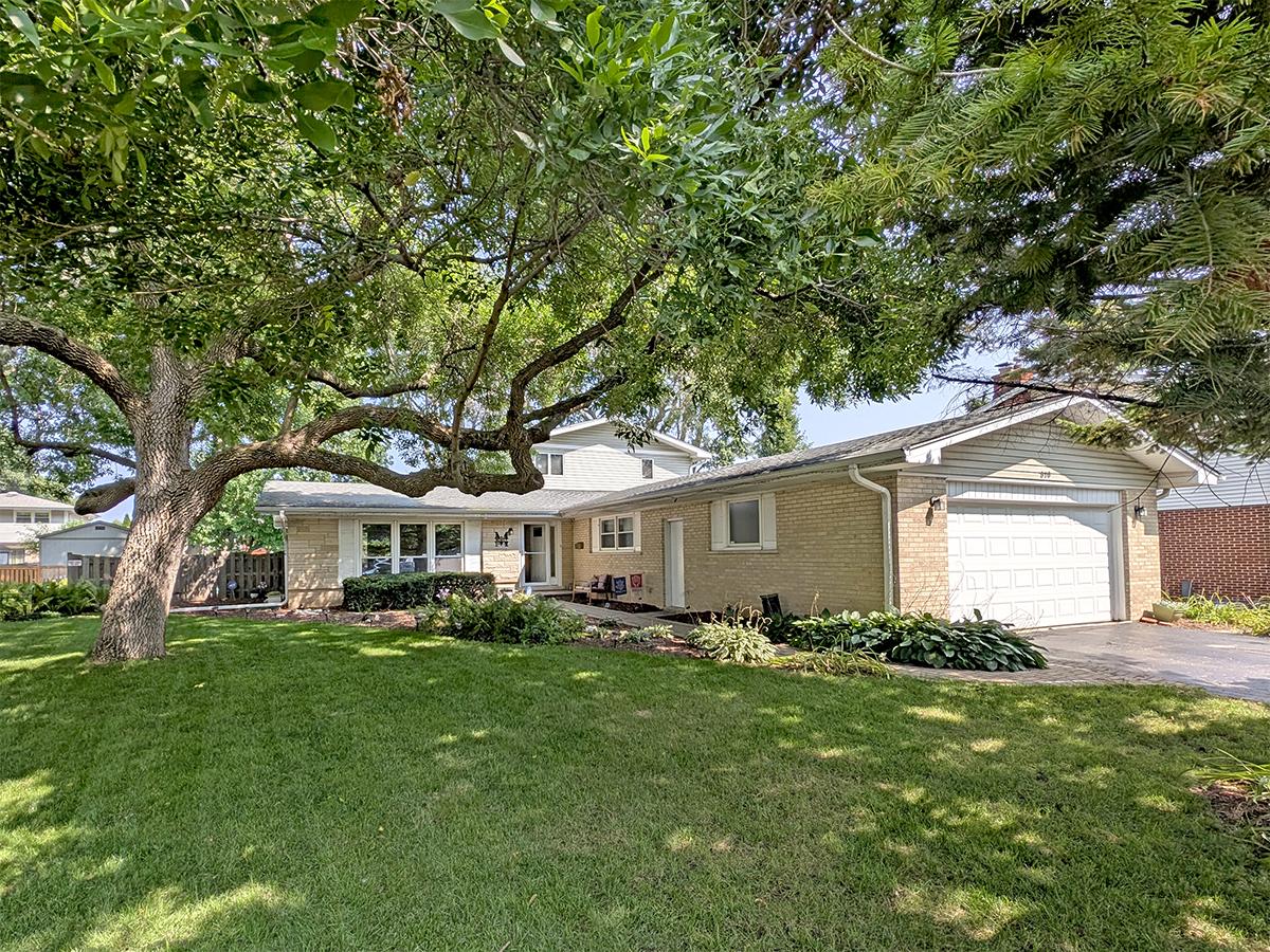 910 E Cherry Ln., Arlington Heights, IL 60004