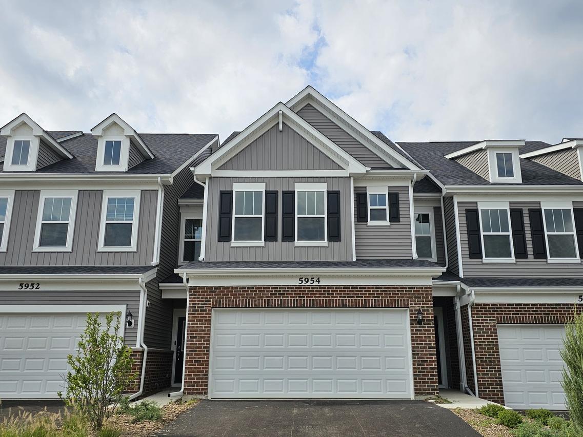 5954 Hawkweed Dr., Naperville, IL 60564