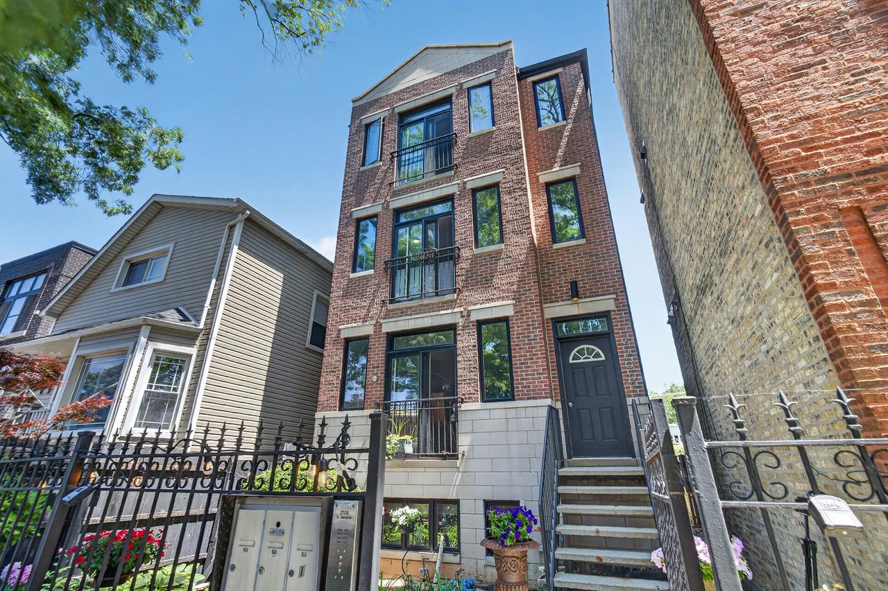 2709 N Campbell Ave. #1, Chicago, IL 60647