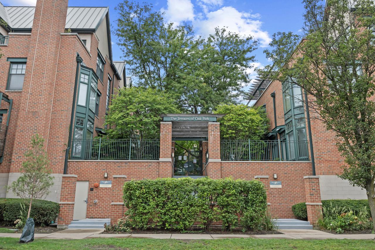 101 N Euclid Ave. #26, Oak Park, IL 60301