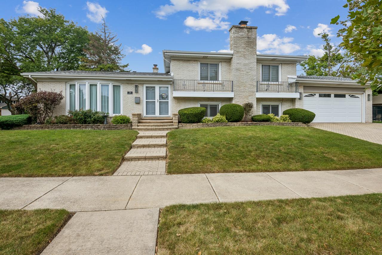 7730 Arcadia St., Morton Grove, IL 60053