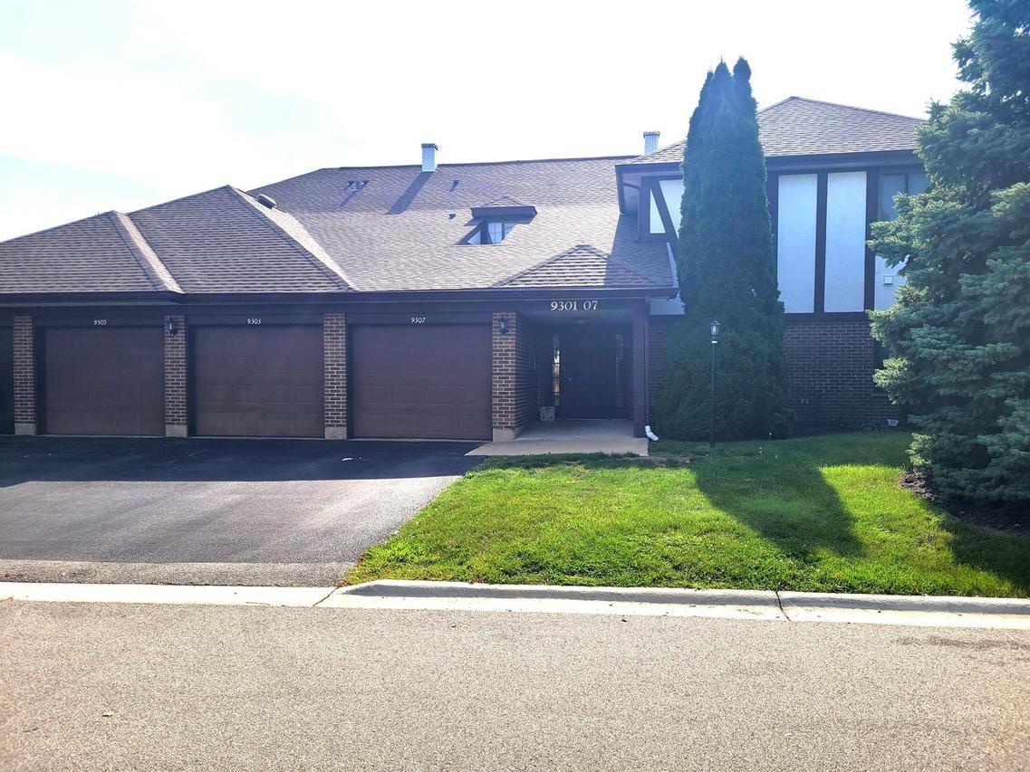 9303 Montgomery Dr. #154, Orland Park, IL 60462