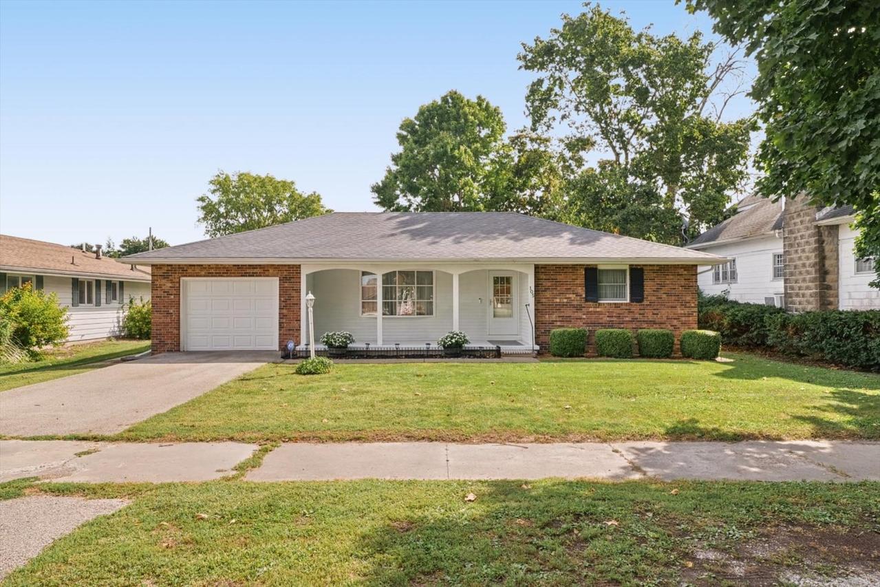 105 S Howard St., Newman, IL 61942