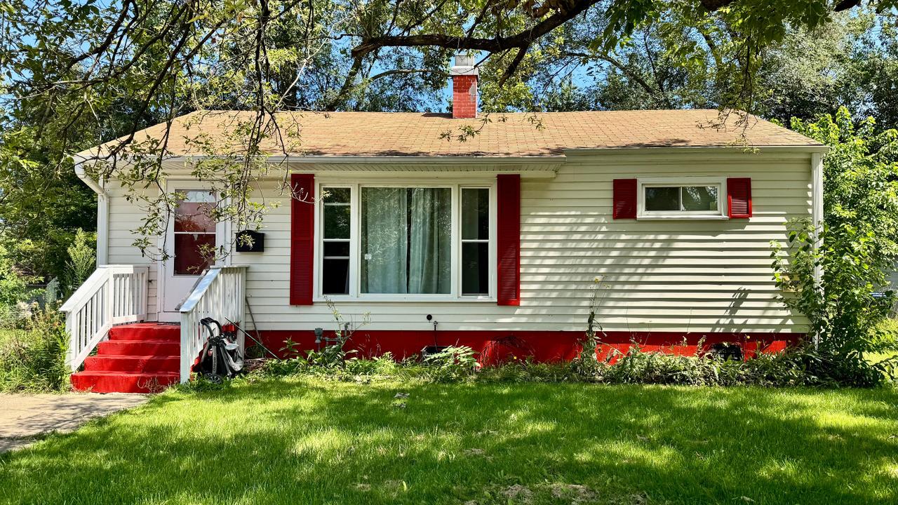 2613 N Lewis Ave., Waukegan, IL 60087