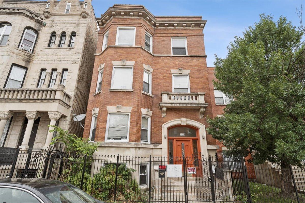 3128 W Warren Blvd., Chicago, IL 60612