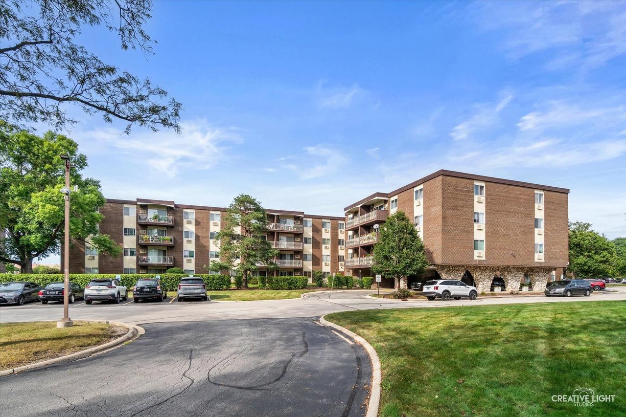 1321 S Finley Rd. #212, Lombard, IL 60148