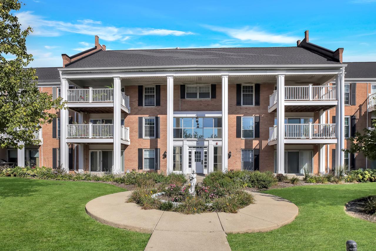 5501 Carriageway Dr. #313A, Rolling Meadows, IL 60008
