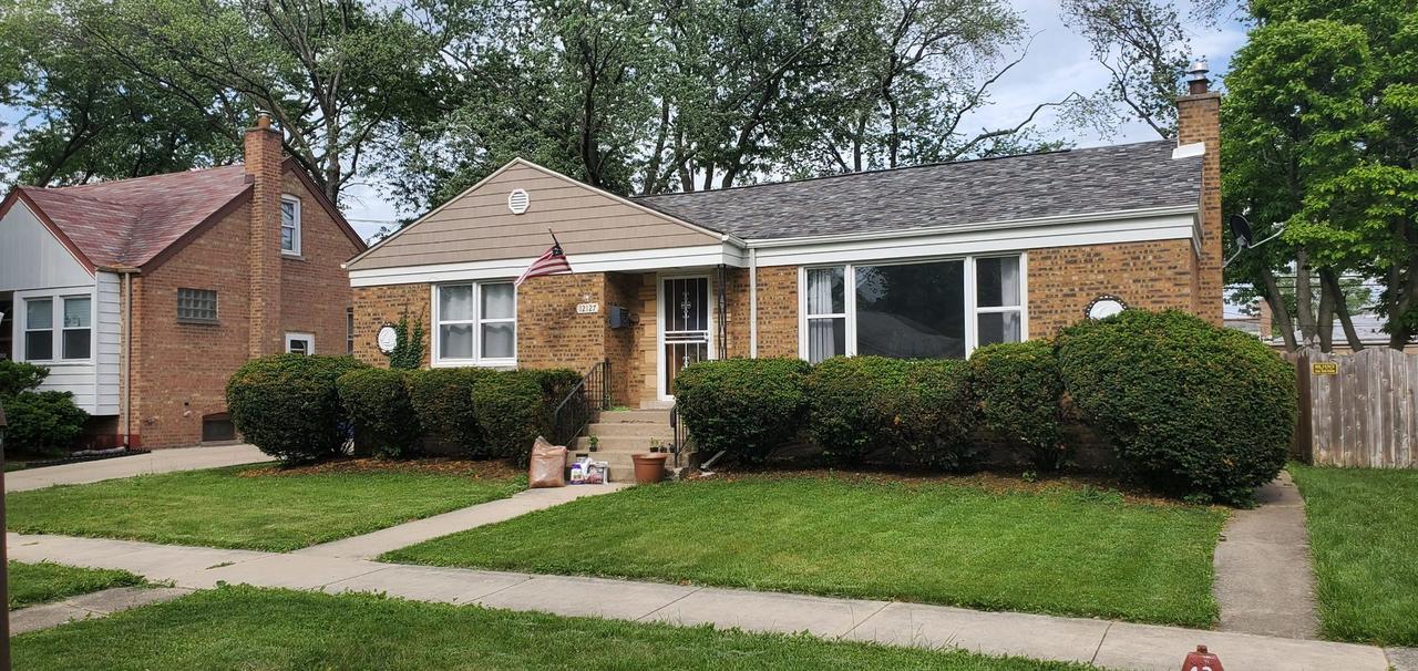 12127 Artesian Ave., Blue Island, IL 60406