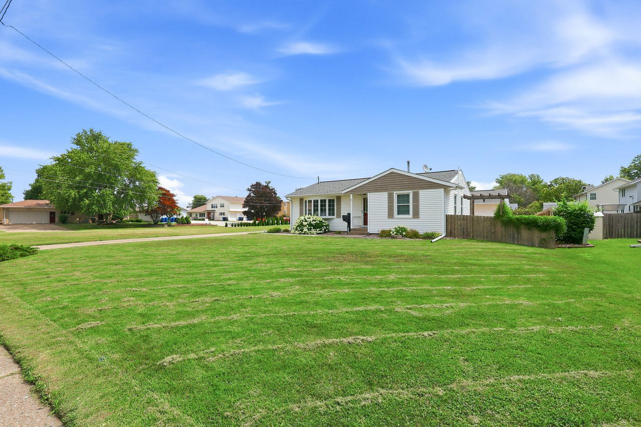 2602 43rd St., Moline, IL 61265