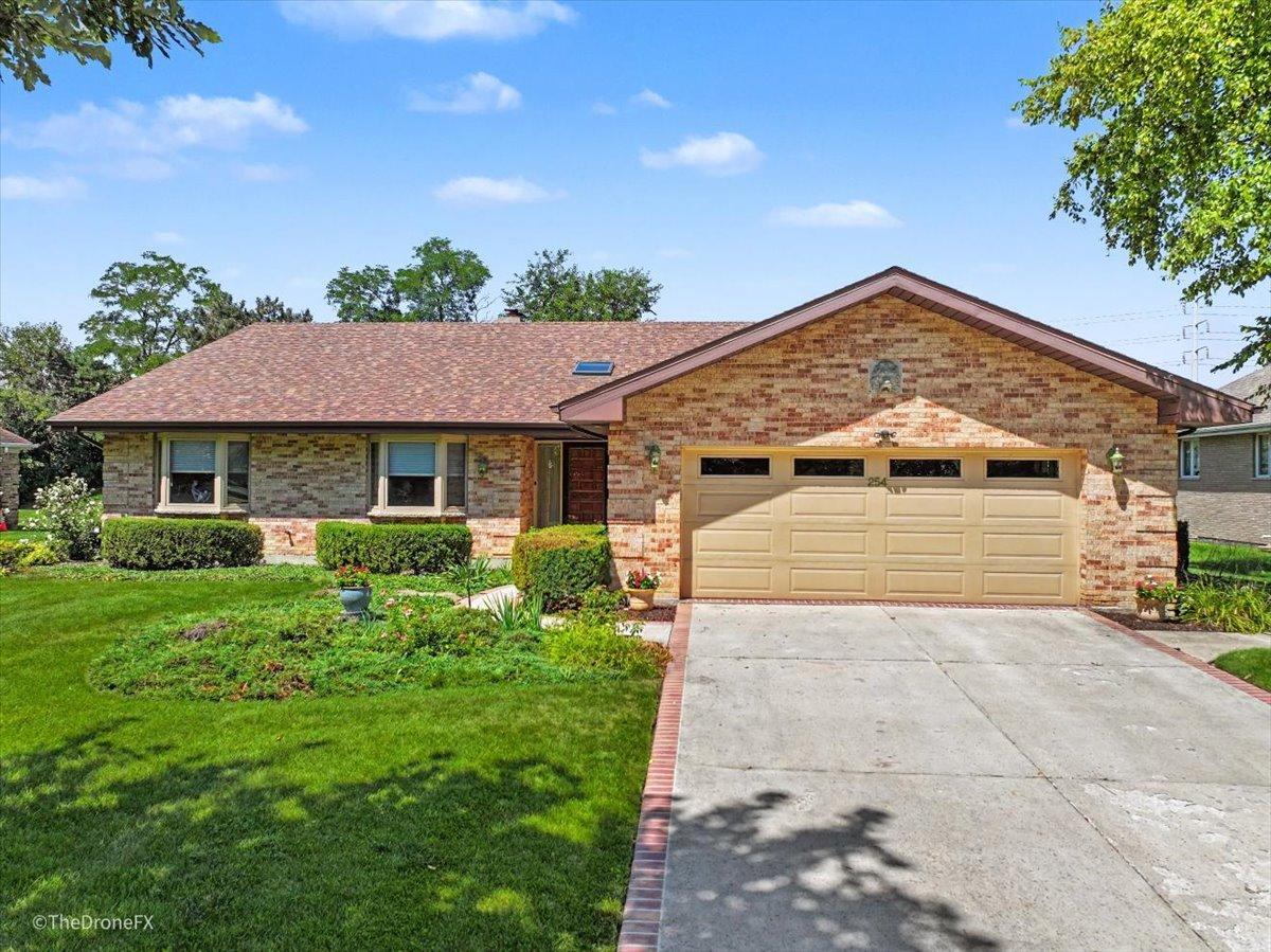 254 Wood Glen Ln., Oak Brook, IL 60523