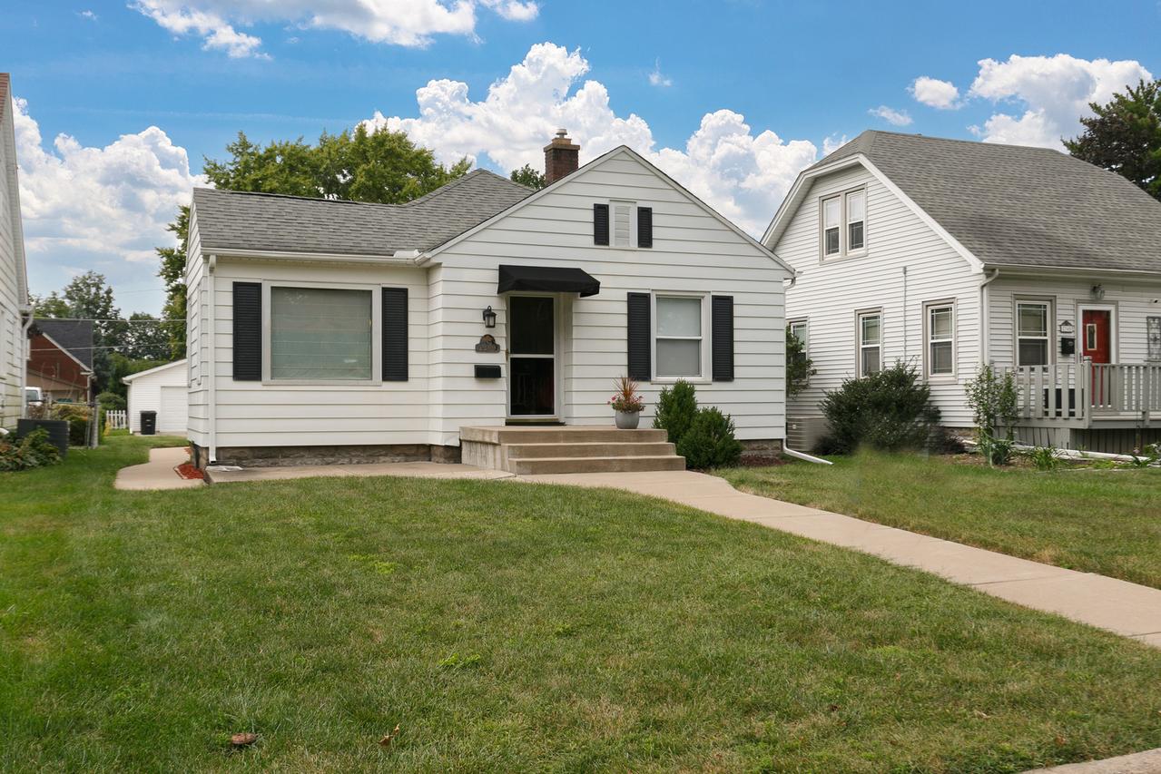 2349 30th St., Moline, IL 61265