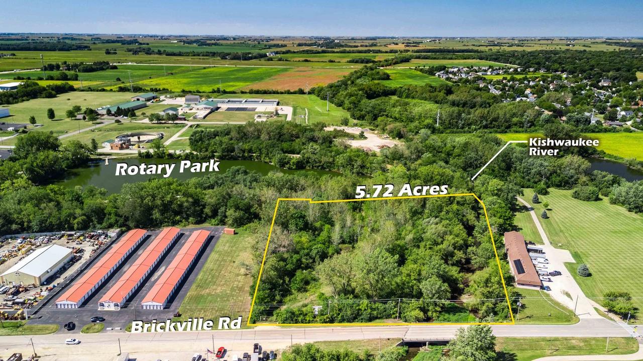 000 Brickville Rd., Sycamore, IL 60178