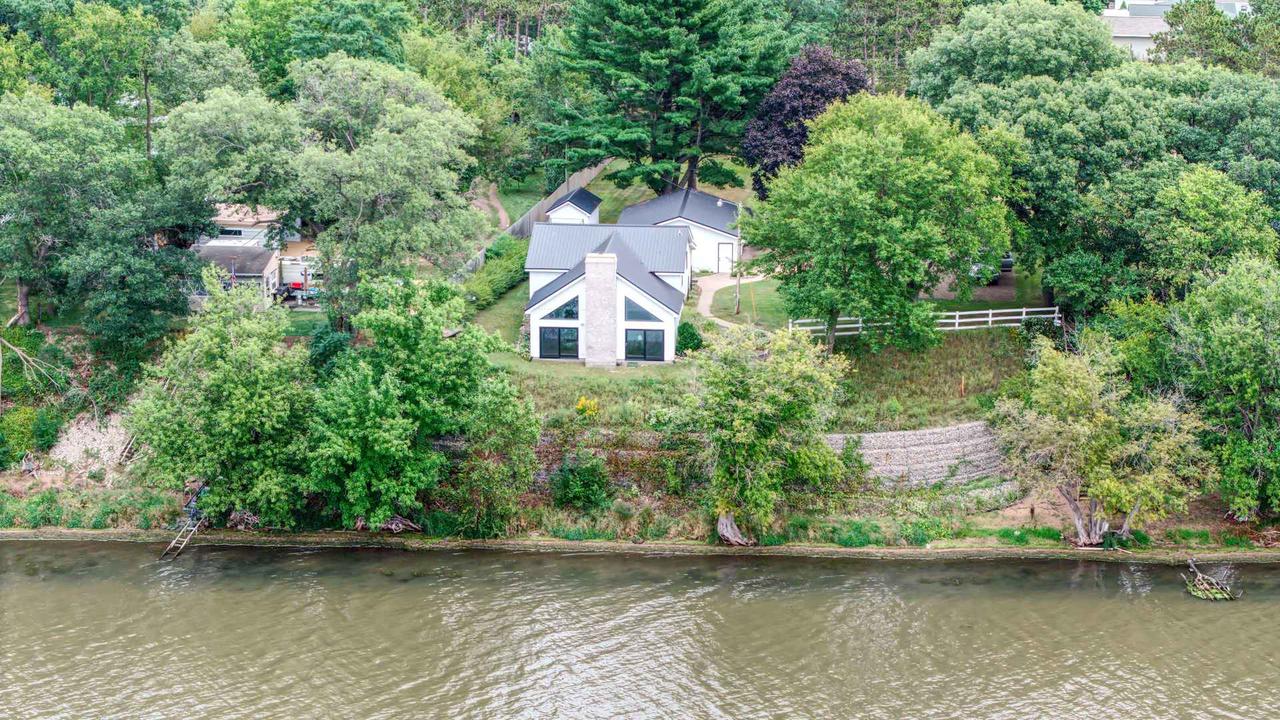 3272 Tammy Ln., Thomson, IL 61285