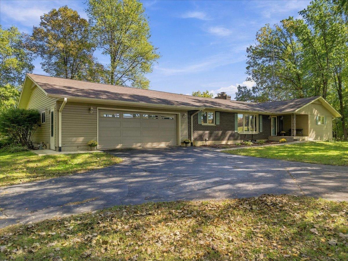 6121 Brooklyn Rd., Rochelle, IL 61068