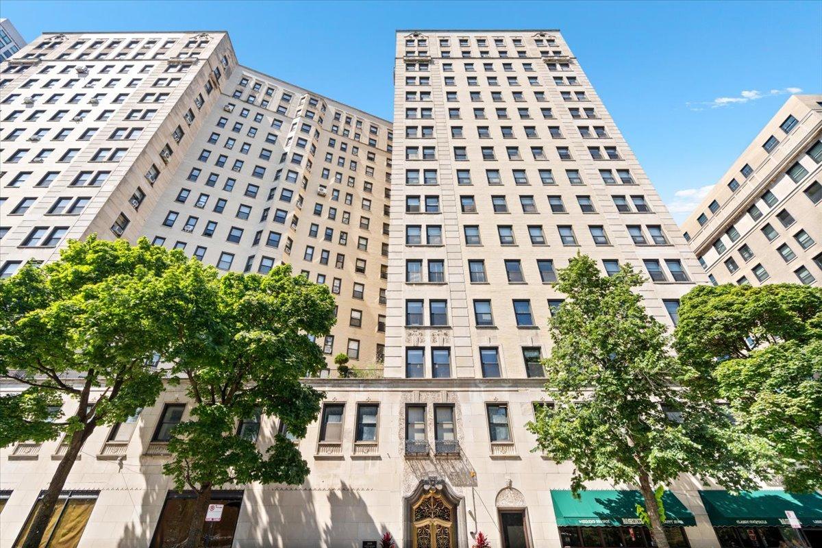2000 N Lincoln Park West Ave. #1214, Chicago, IL 60614