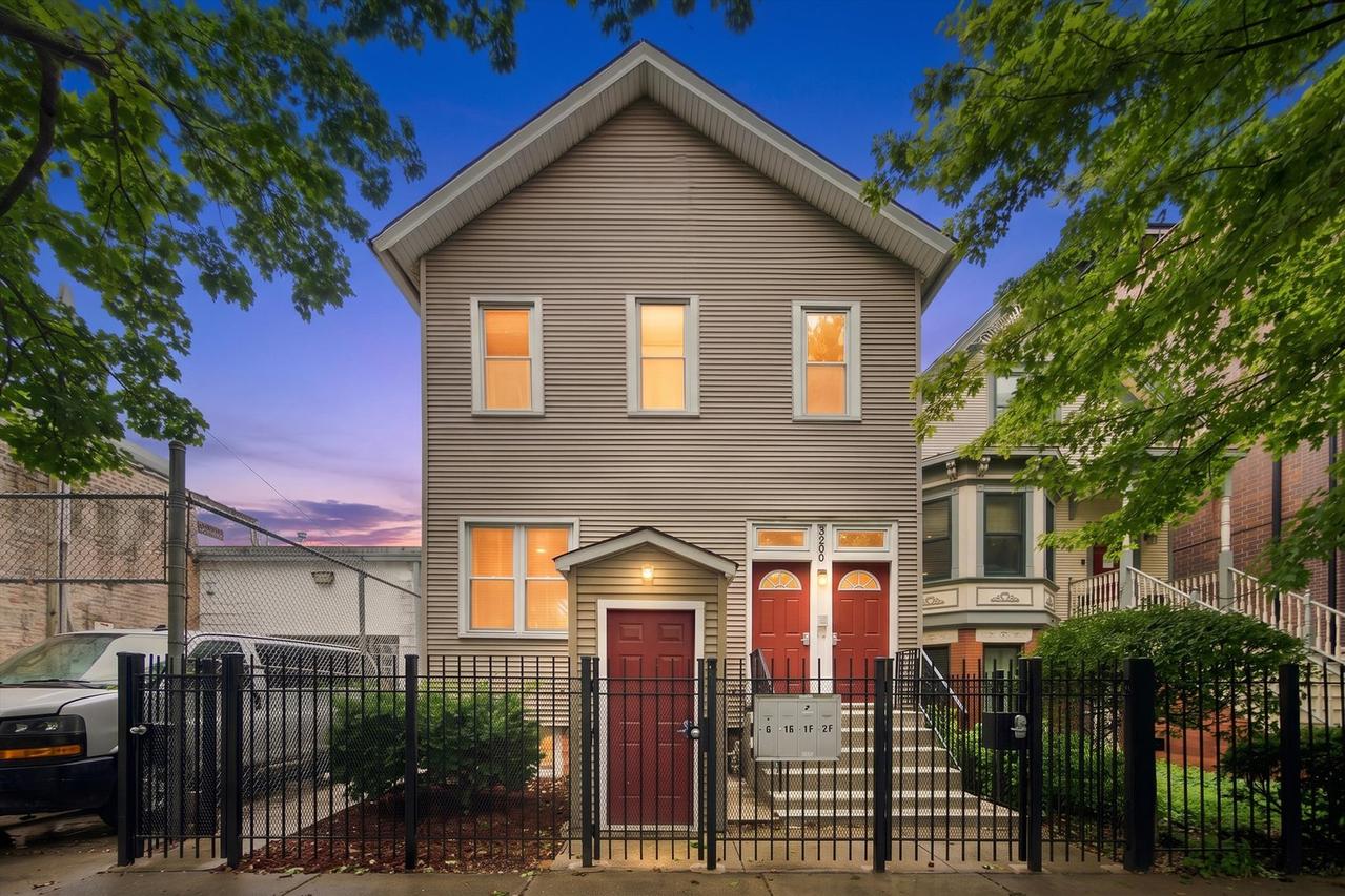 3208 N Seminary Ave., Chicago, IL 60657