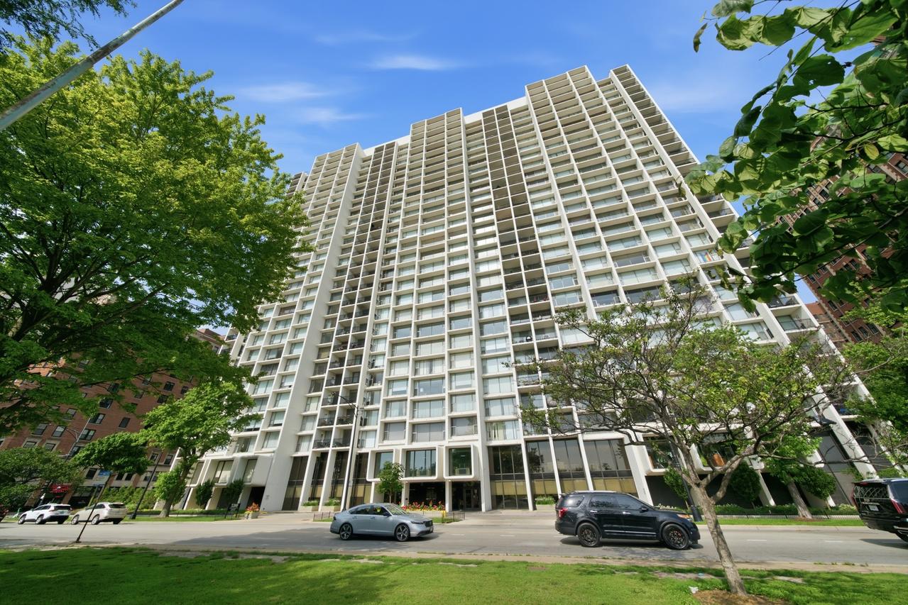 3200 N Lake Shore Dr. #2102, Chicago, IL 60657