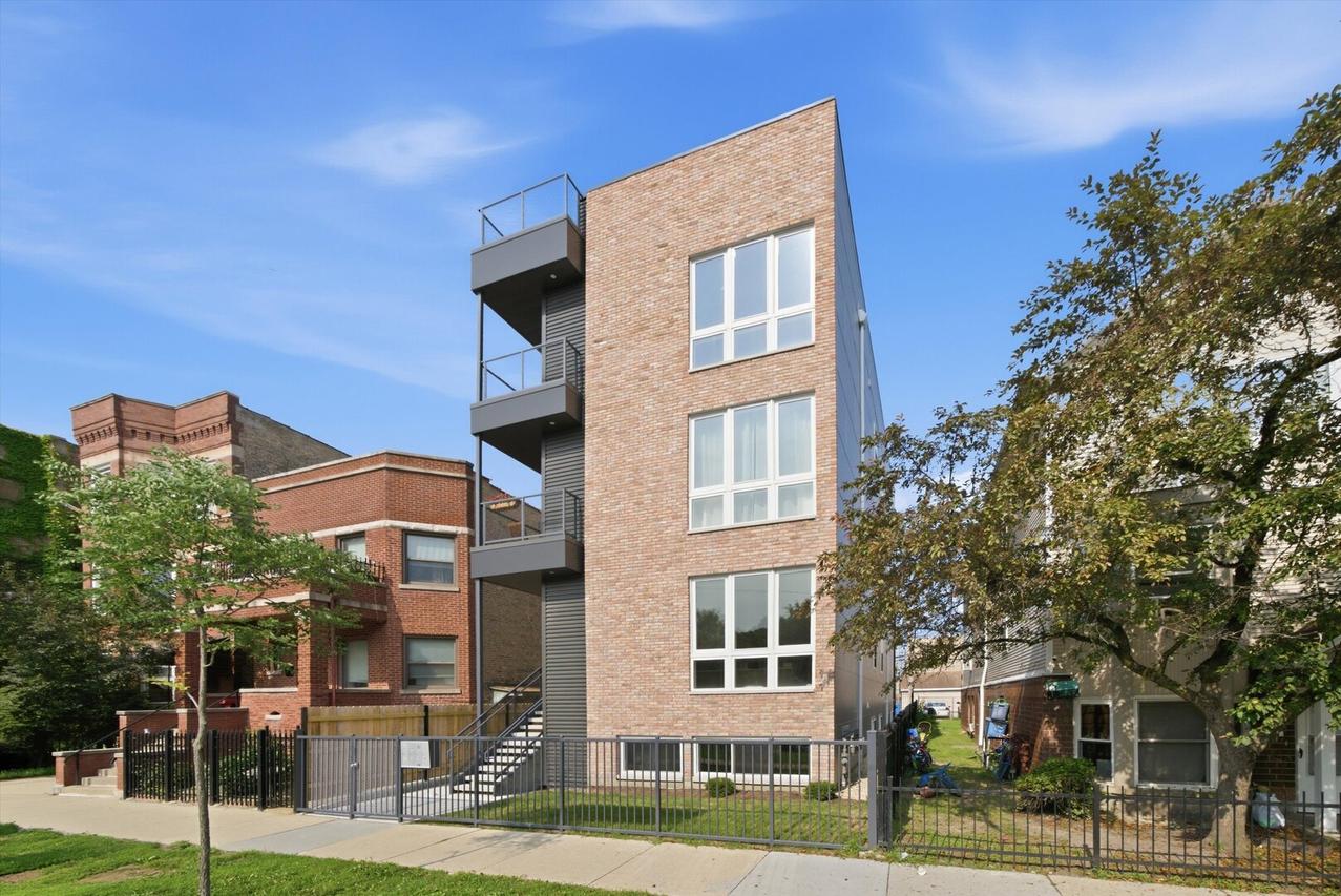 1244 N Kedzie Ave. #4, Chicago, IL 60651