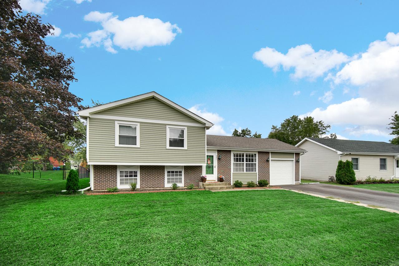 951 Surf Ct., Bartlett, IL 60103