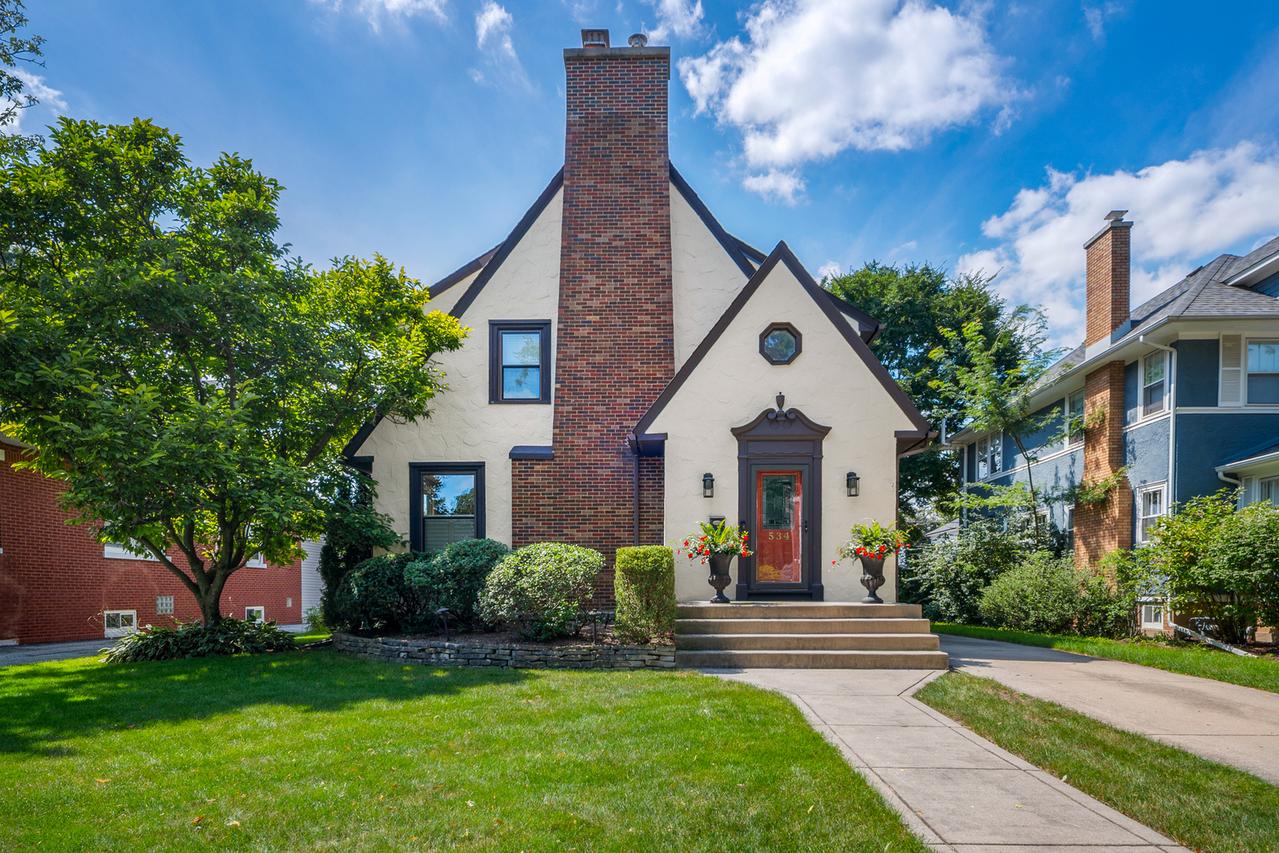 534 N Stone Ave., La Grange Park, IL 60526