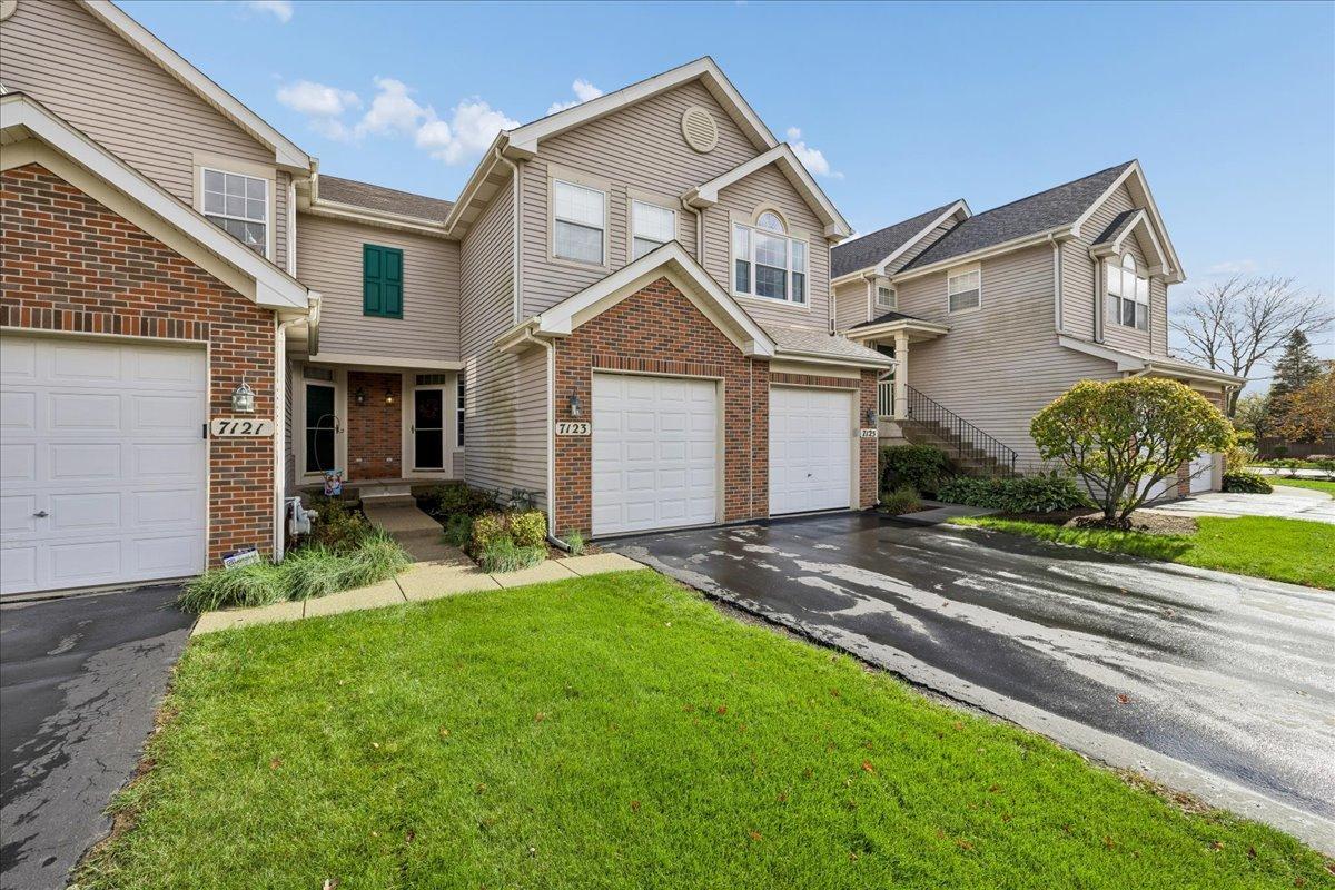 7123 Westwood Dr., Carpentersville, IL 60110