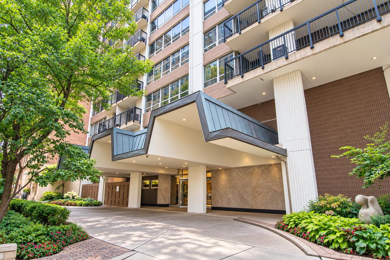 201 E Chestnut St. #23A, Chicago, IL 60611