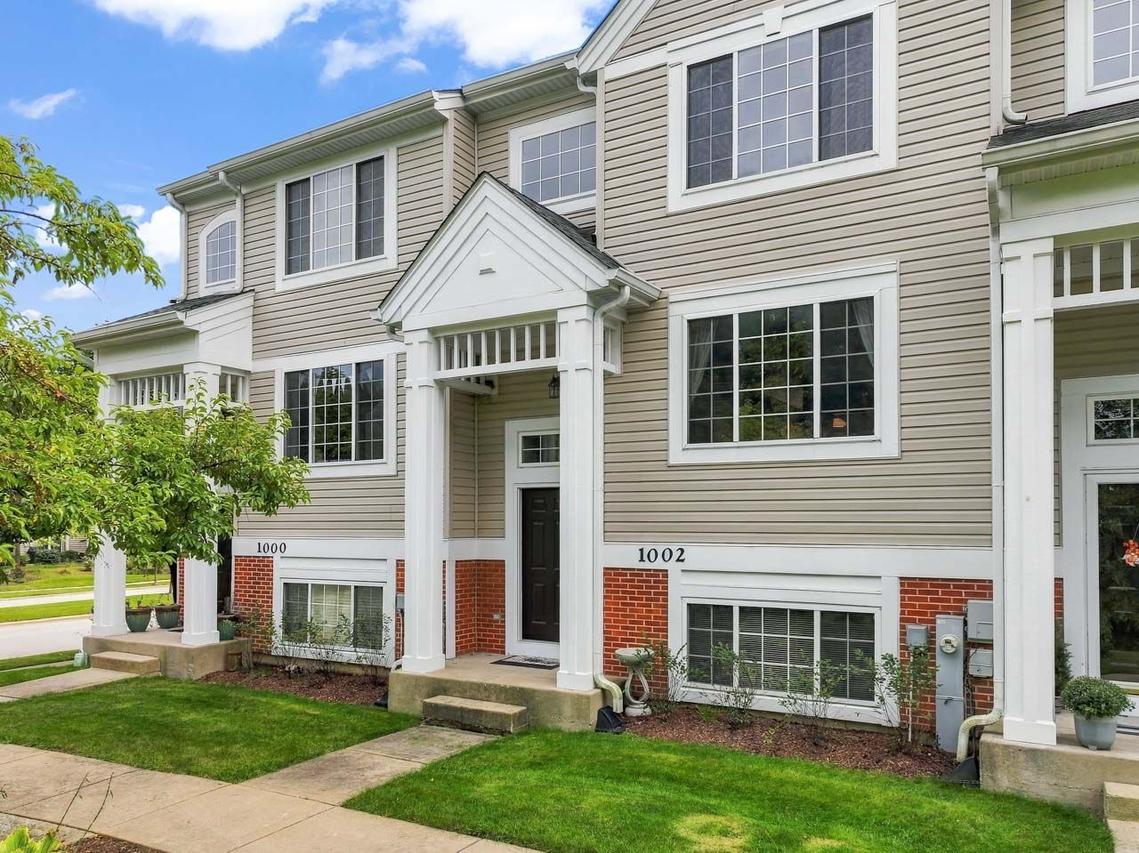 1002 Savoy Ct., Elk Grove Village, IL 60007