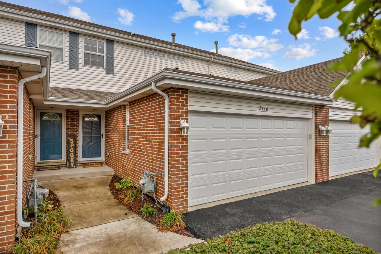2740 Foxwood Dr., New Lenox, IL 60451