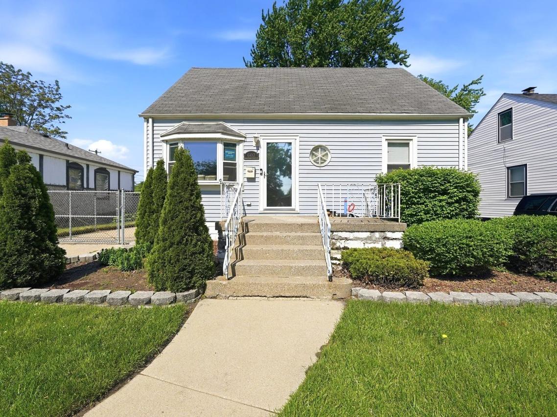 602 Hirsch Ave., Calumet City, IL 60409