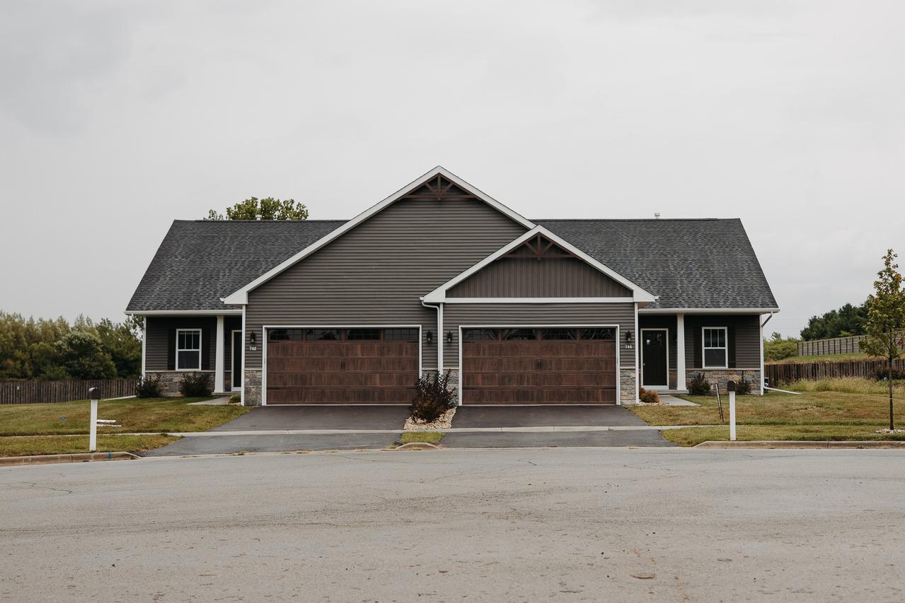 744 Anjali Ct. #R, Sycamore, IL 60178