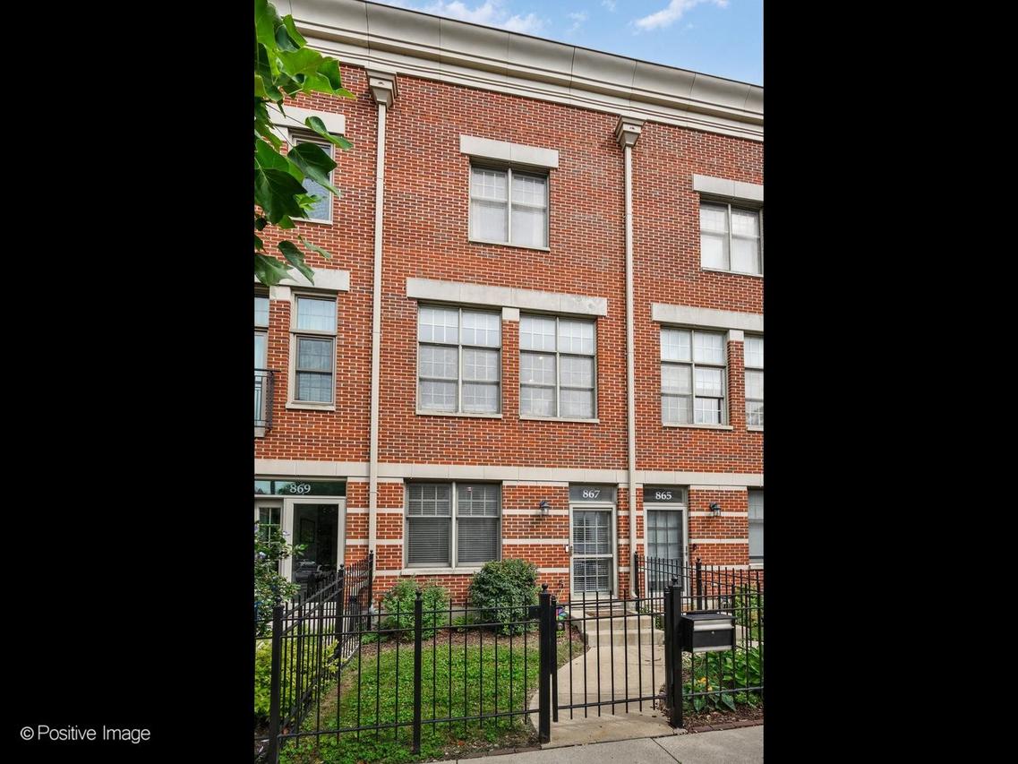 867 N May St., Chicago, IL 60642