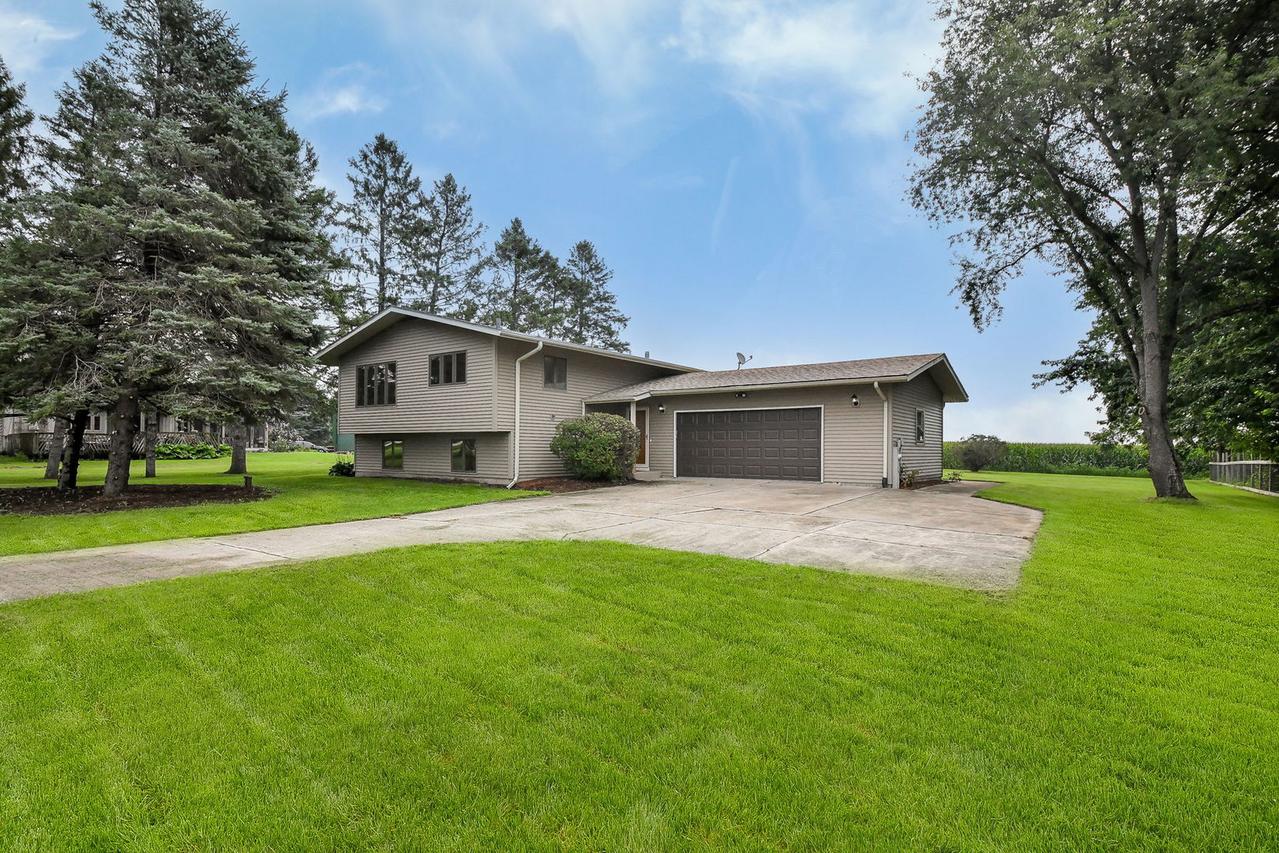 2S557 Bliss Rd., Sugar Grove, IL 60554