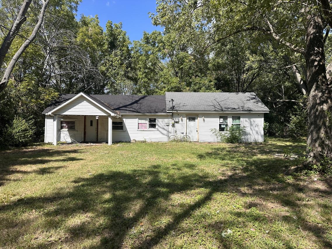 5809 Yung Rd., Sesser, IL 62884