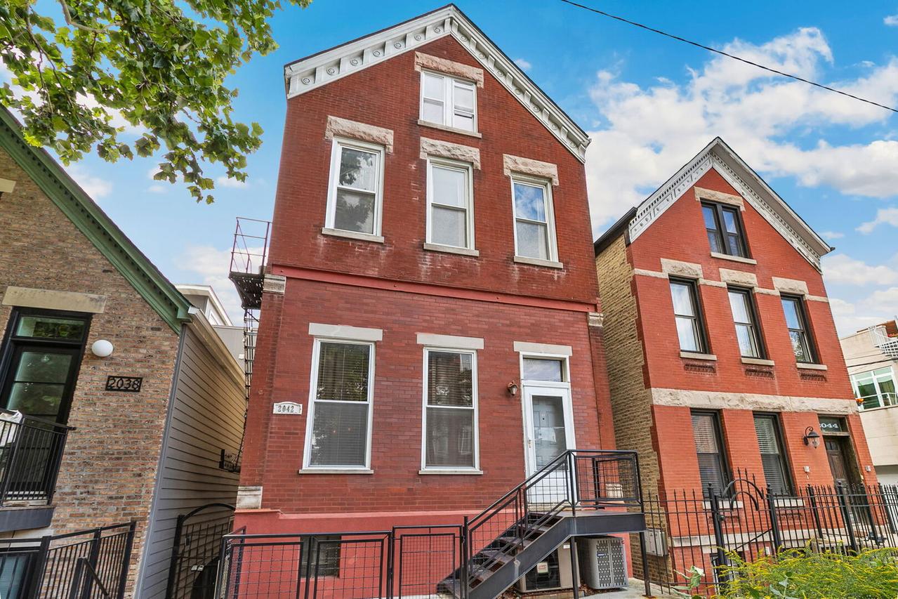2042 N Winchester Ave. #2E, Chicago, IL 60614