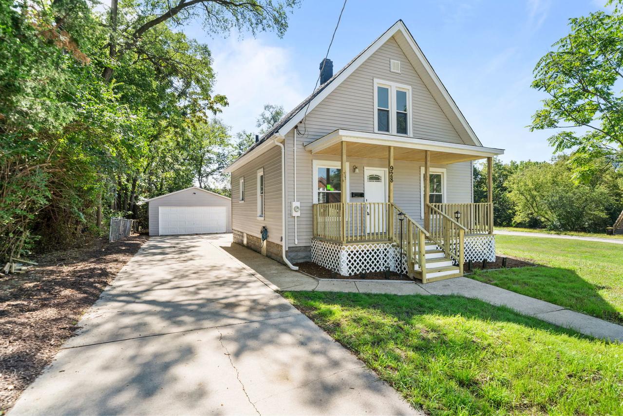 928 Lincoln Ave., Rockford, IL 61102