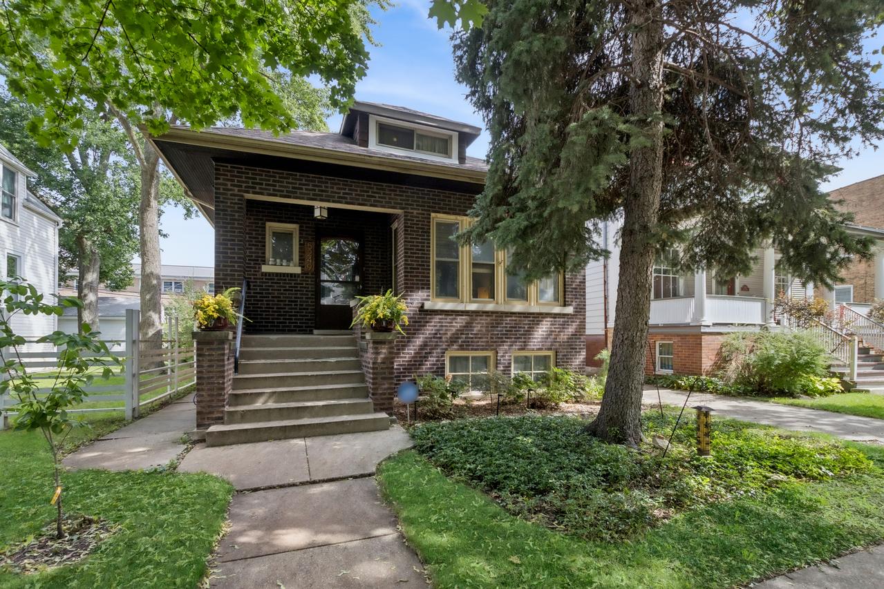 5249 N Sawyer Ave., Chicago, IL 60625