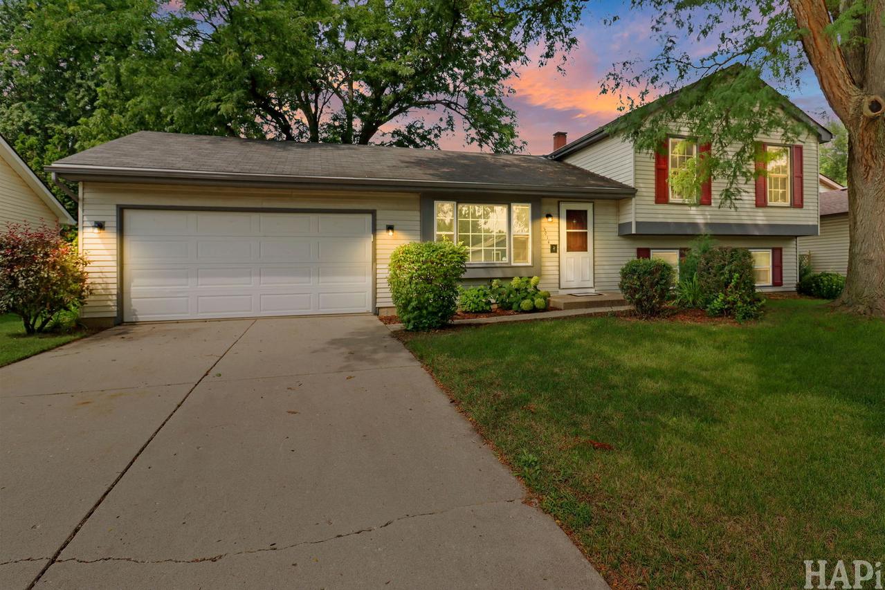 5014 W Greenbrier Dr., Mchenry, IL 60050