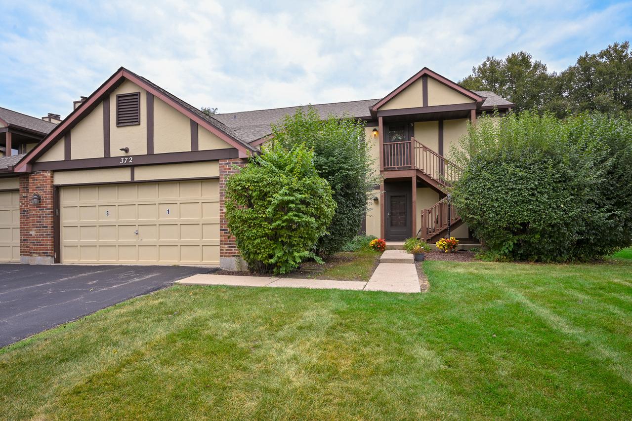 372 Sandhurst Cir. #3, Glen Ellyn, IL 60137