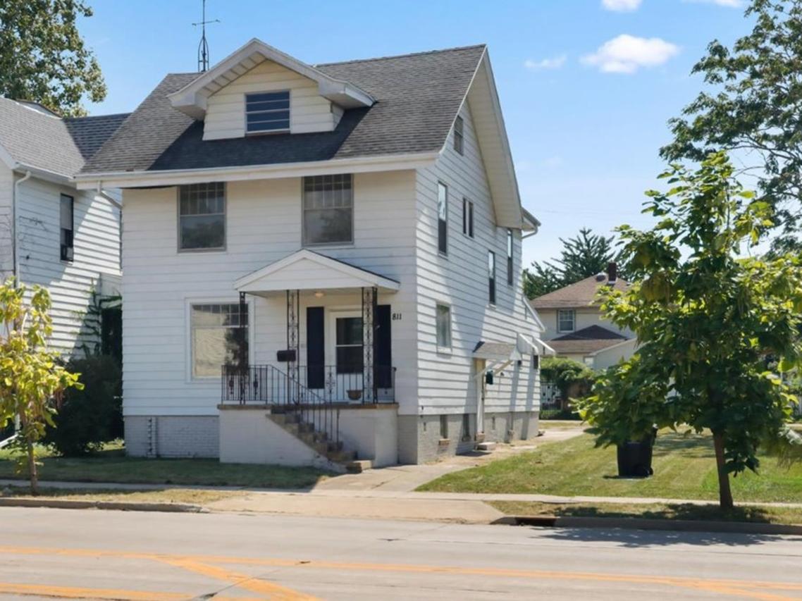 811 E Washington St., Bloomington, IL 61701