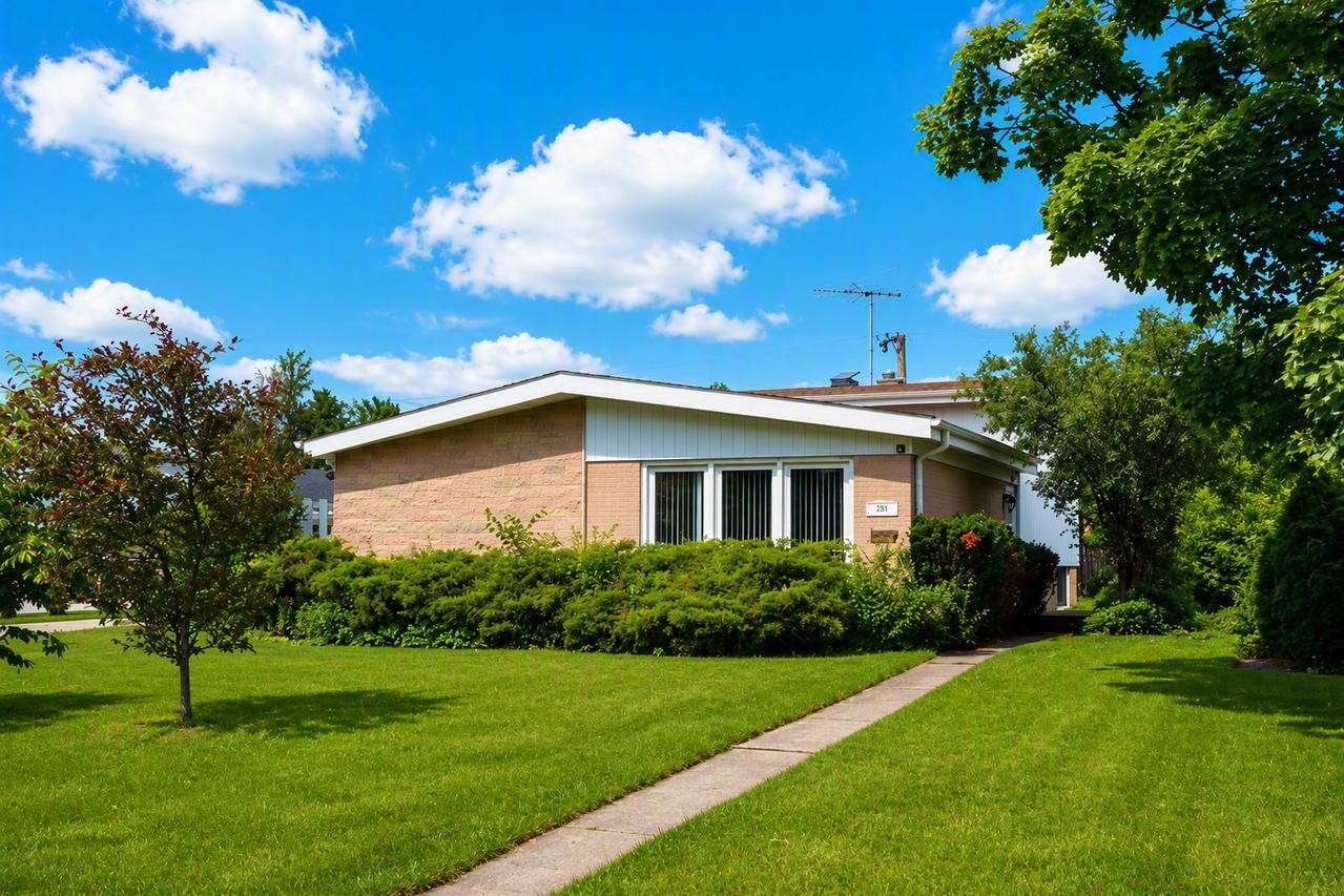 54 Fernwood Dr., Glenview, IL 60025