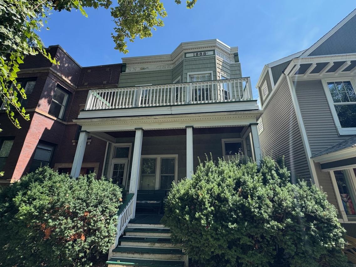 3933 N Ravenswood Ave., Chicago, IL 60613