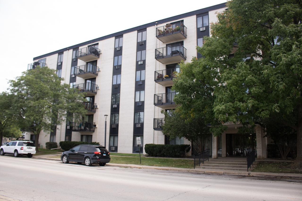 9701 N Dee Rd. #6M, Niles, IL 60714