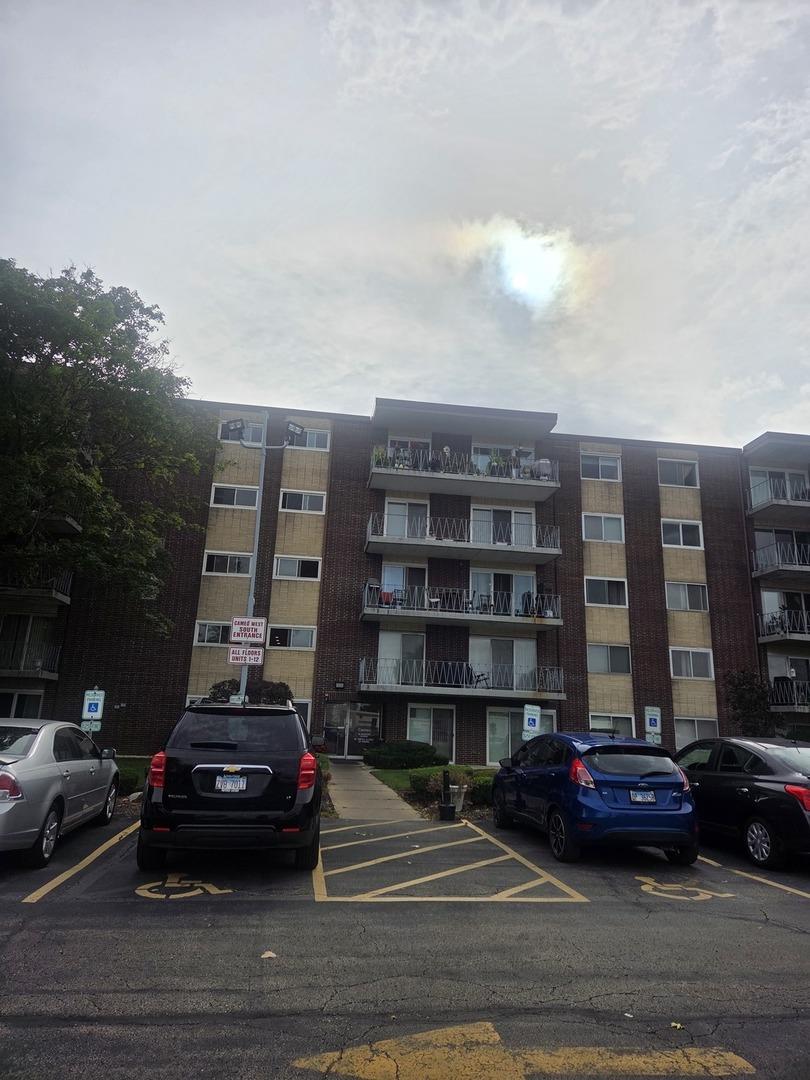 2900 Maple Ave. #8D, Downers Grove, IL 60515