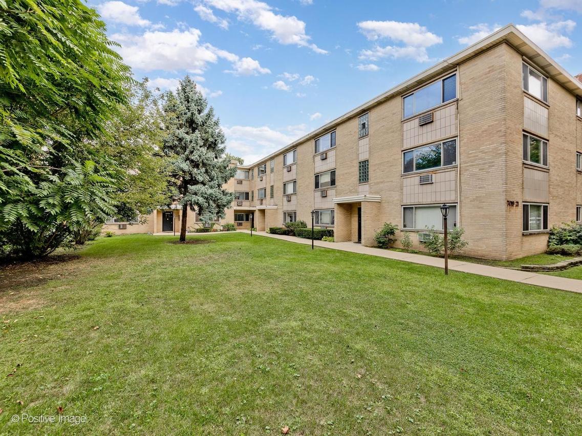 7021 N Ridge Blvd. #1E, Chicago, IL 60645