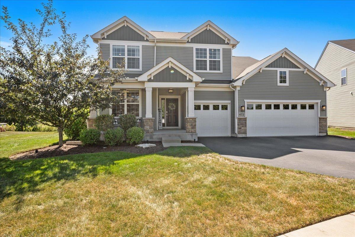 672 Glenwood Dr., South Elgin, IL 60177