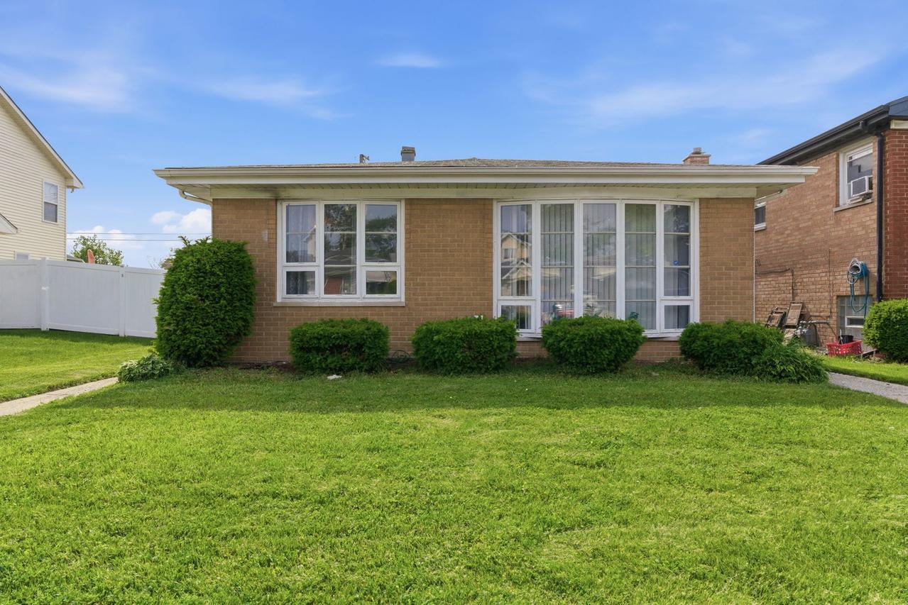 15930 Paulina St., Harvey, IL 60426